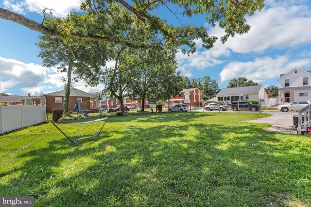 a view of a houses with a big yard