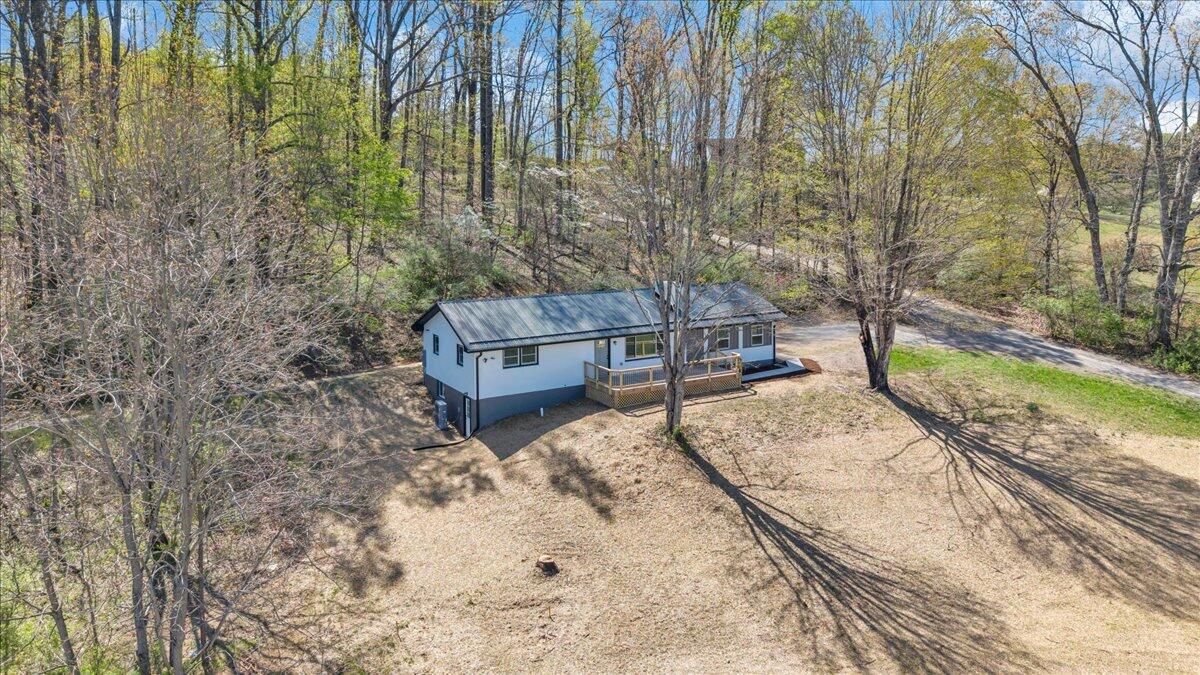 85 Little Paws Lane Fincastle, VA 24090 - Photo 40 of 47 064-DJI_20260410130632_0005_D-R5