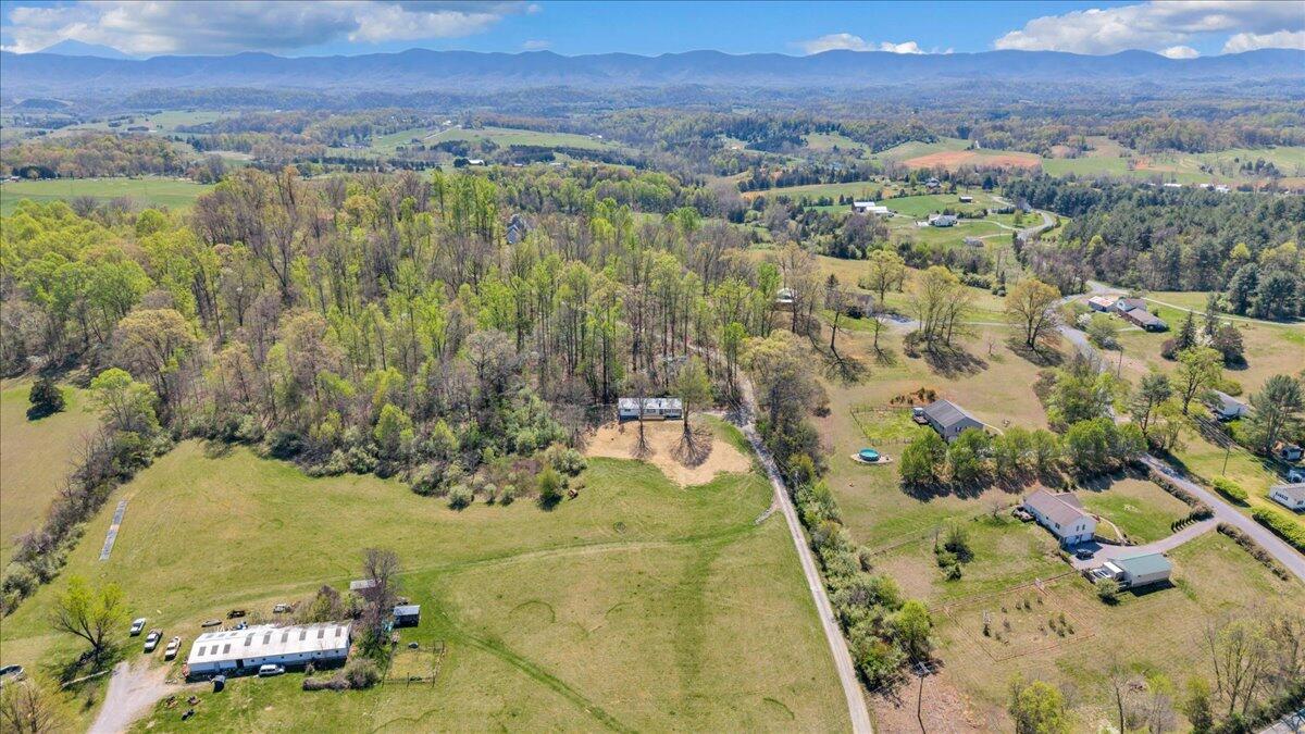 85 Little Paws Lane Fincastle, VA 24090 - Photo 41 of 47 063-DJI_20260410131138_0014_D-R5