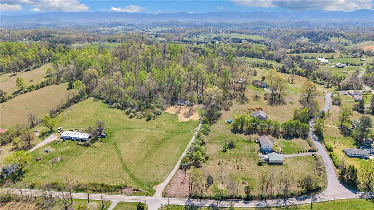 85 Little Paws Lane Fincastle, VA 24090 - Photo 43 of 47 067-DJI_20260410131006_0011_D-R5
