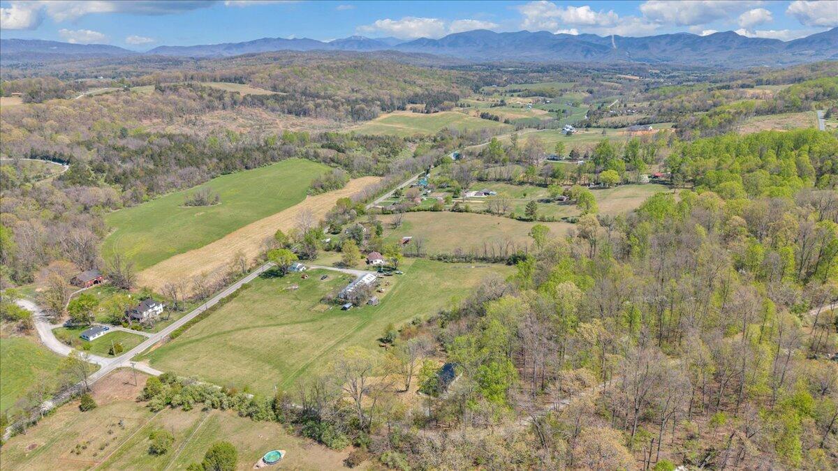 85 Little Paws Lane Fincastle, VA 24090 - Photo 45 of 47 069-DJI_20260410131304_0016_D-R5