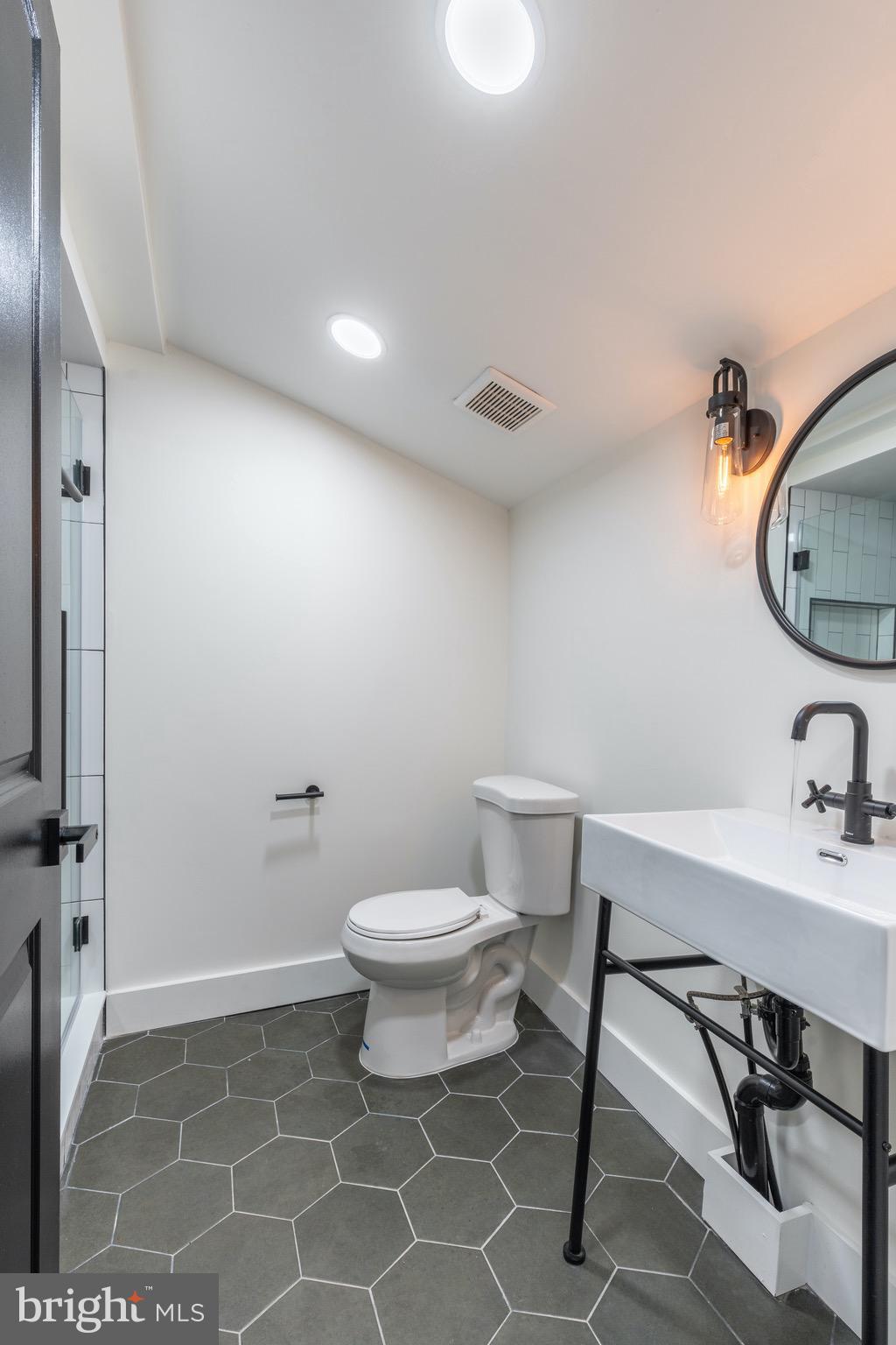 2229 Ritter Street Philadelphia, PA 19125 - Photo 18 of 58 1st Floor Full Bath