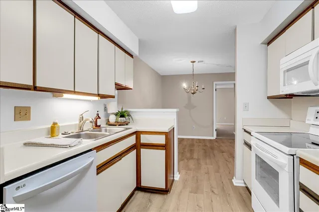 $179,900 | 4614 Old Spartanburg Road, Unit 28, Taylors, SC 29687