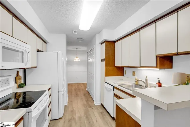 $179,900 | 4614 Old Spartanburg Road, Unit 28, Taylors, SC 29687