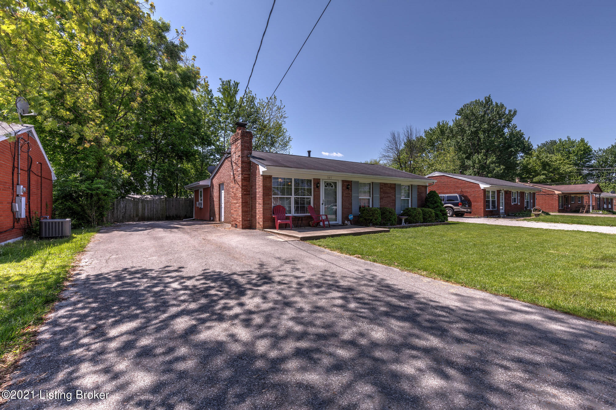 345 Meadowood Road Louisville, KY 40229 - Photo 2 of 35 Meadow002