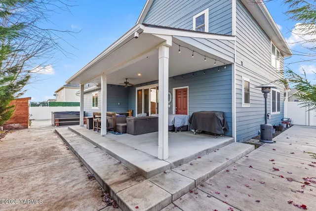 $599,000 | 405 South 93rd Avenue, Yakima, WA 98908