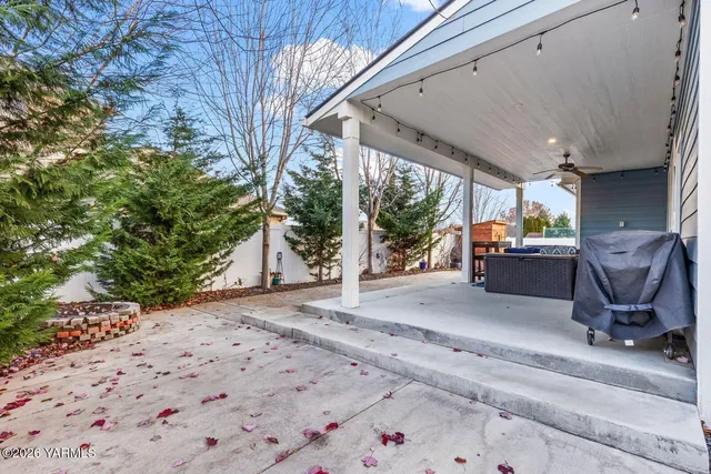 $599,000 | 405 South 93rd Avenue, Yakima, WA 98908