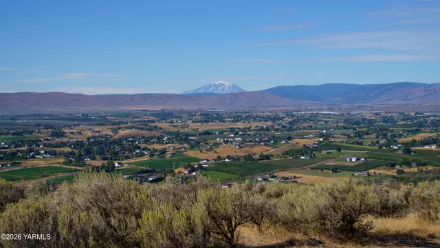 $599,000 | 405 South 93rd Avenue, Yakima, WA 98908
