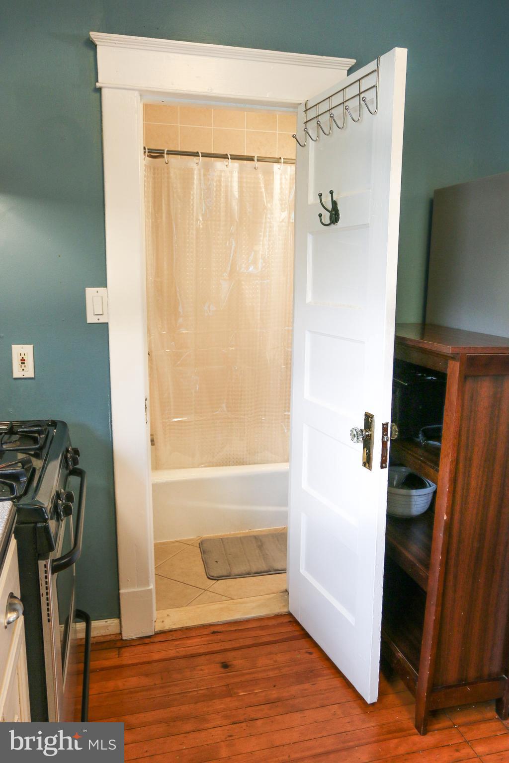 55 Edmondson Ridge Road Baltimore, MD 21228 - Photo 22 of 38 Bathroom on main level