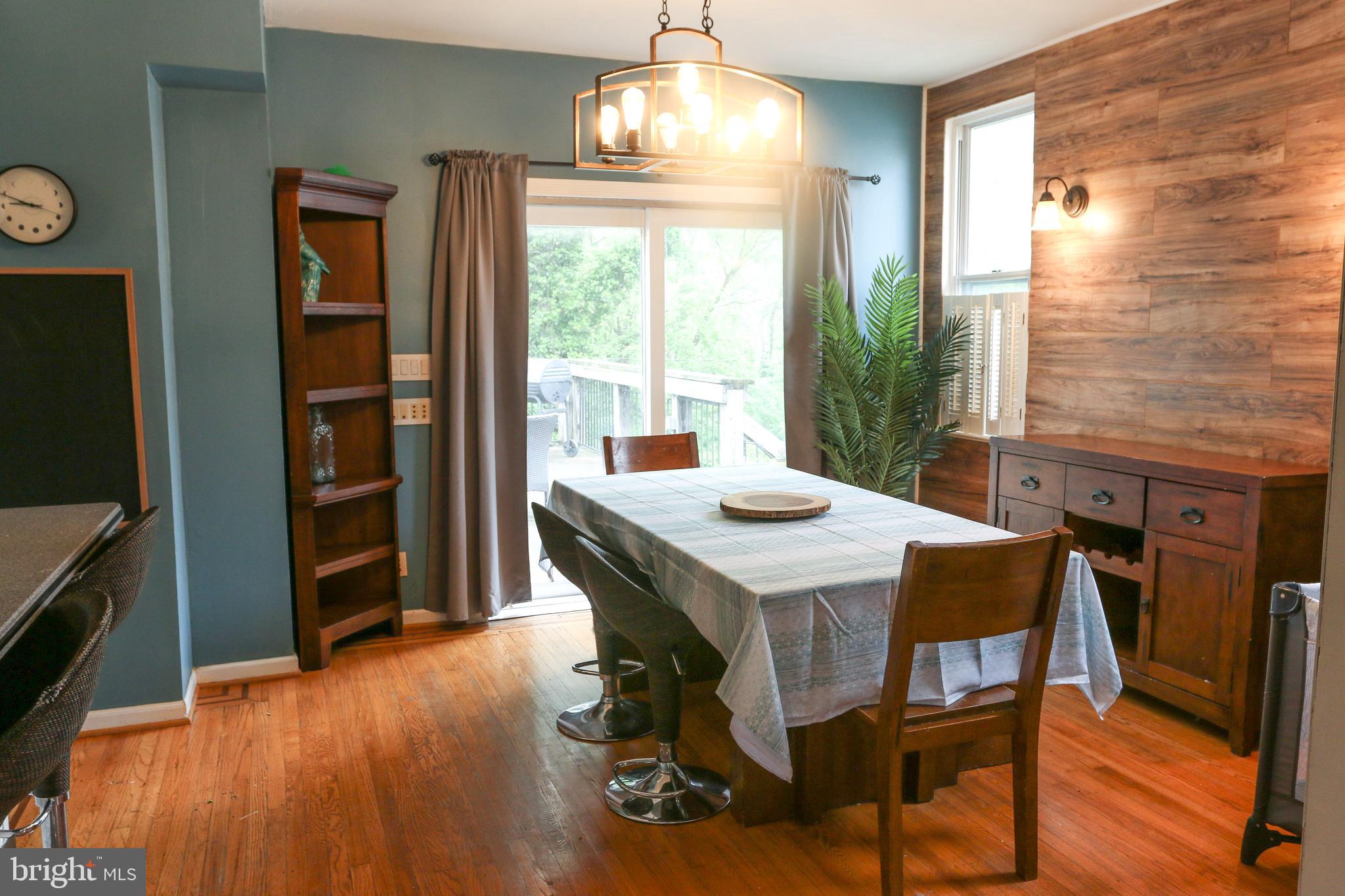 55 Edmondson Ridge Road Baltimore, MD 21228 - Photo 8 of 38 Dining Room