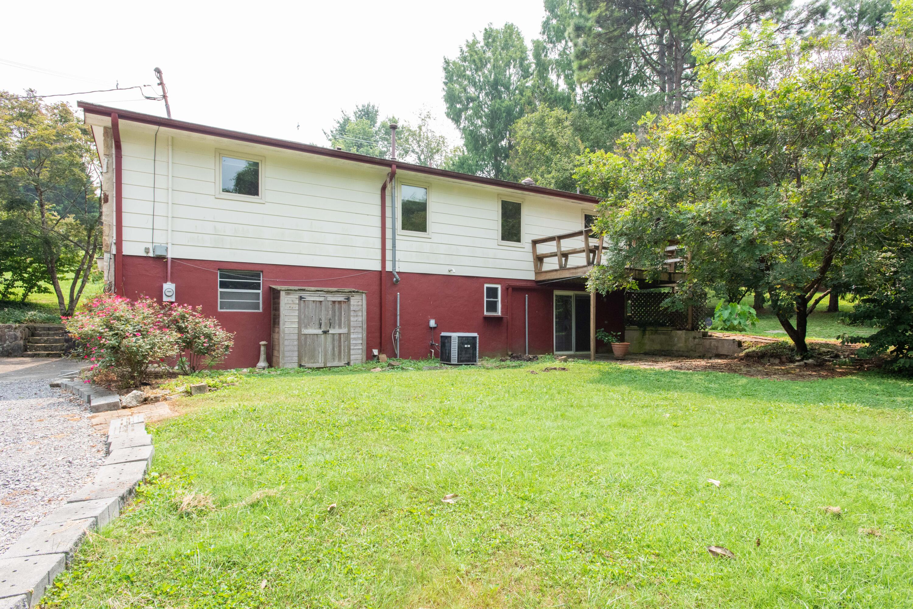 432 Farmer's Hollow Road Clinton, TN 37716 - Photo 3 of 37 432FarmersHollow-005