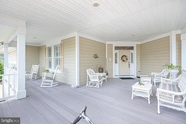 a bathroom with a toilet and a bathtub