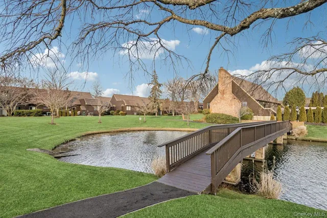 $650,000 | 4 Southgate Circle, Massapequa Park, NY 11762