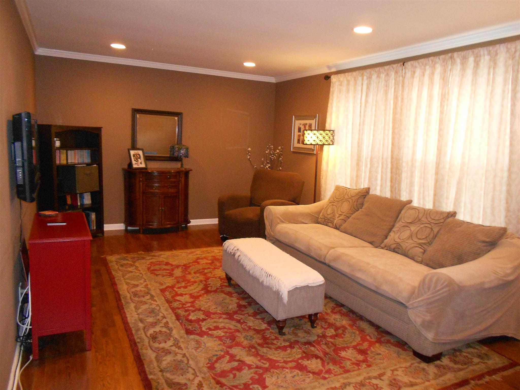 314 Gates Road Goodlettsville, TN 37072 - Photo 5 of 29 a living room with furniture and a window