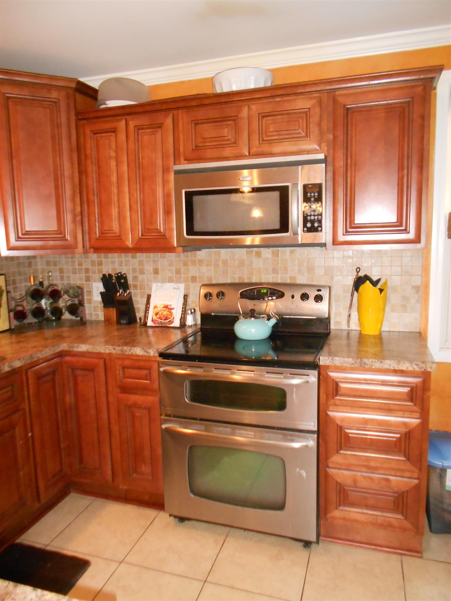 314 Gates Road Goodlettsville, TN 37072 - Photo 8 of 29 a kitchen with stainless steel appliances granite countertop a stove and a cabinets