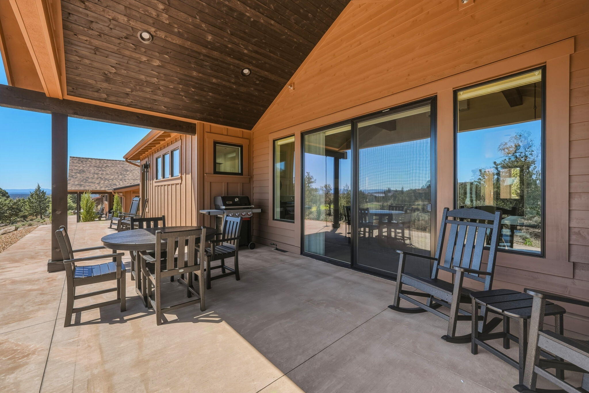 16636 South W Brasada Ranch Road, Unit CABIN 107 Powell Butte, OR 97753 - Photo 23 of 33 Exterior patio access from great room and all bedrooms