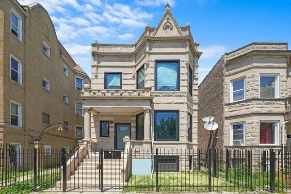 $535,000 | 3912 West Congress Parkway, Chicago, IL 60624