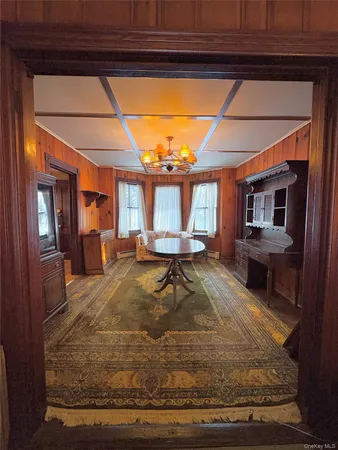 a view of entryway with a window