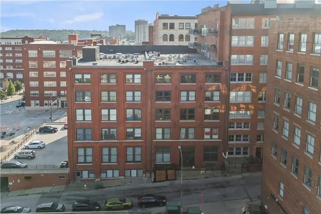 $150,000 | 700 Broadway Boulevard, Unit 208, Kansas City, MO 64105