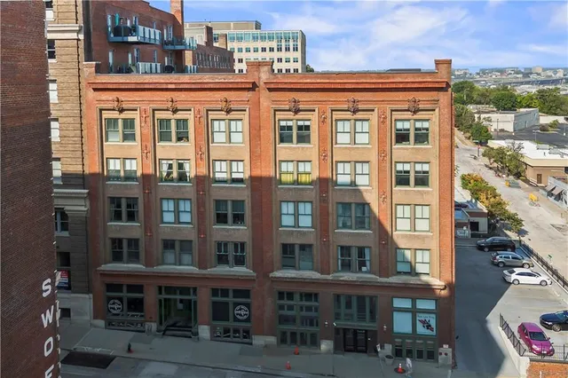 $150,000 | 700 Broadway Boulevard, Unit 208, Kansas City, MO 64105