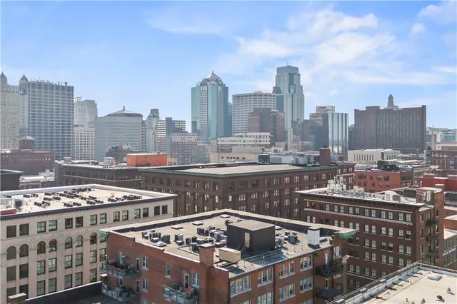 $150,000 | 700 Broadway Boulevard, Unit 208, Kansas City, MO 64105