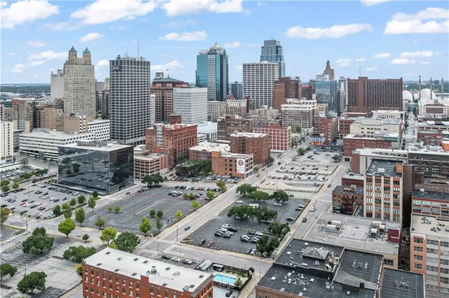 $150,000 | 700 Broadway Boulevard, Unit 208, Kansas City, MO 64105