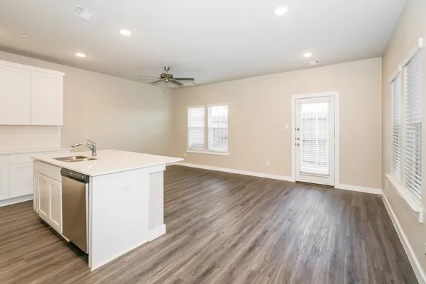 $2,160 | 309 North Centro Circle, Shenandoah, TX 77385