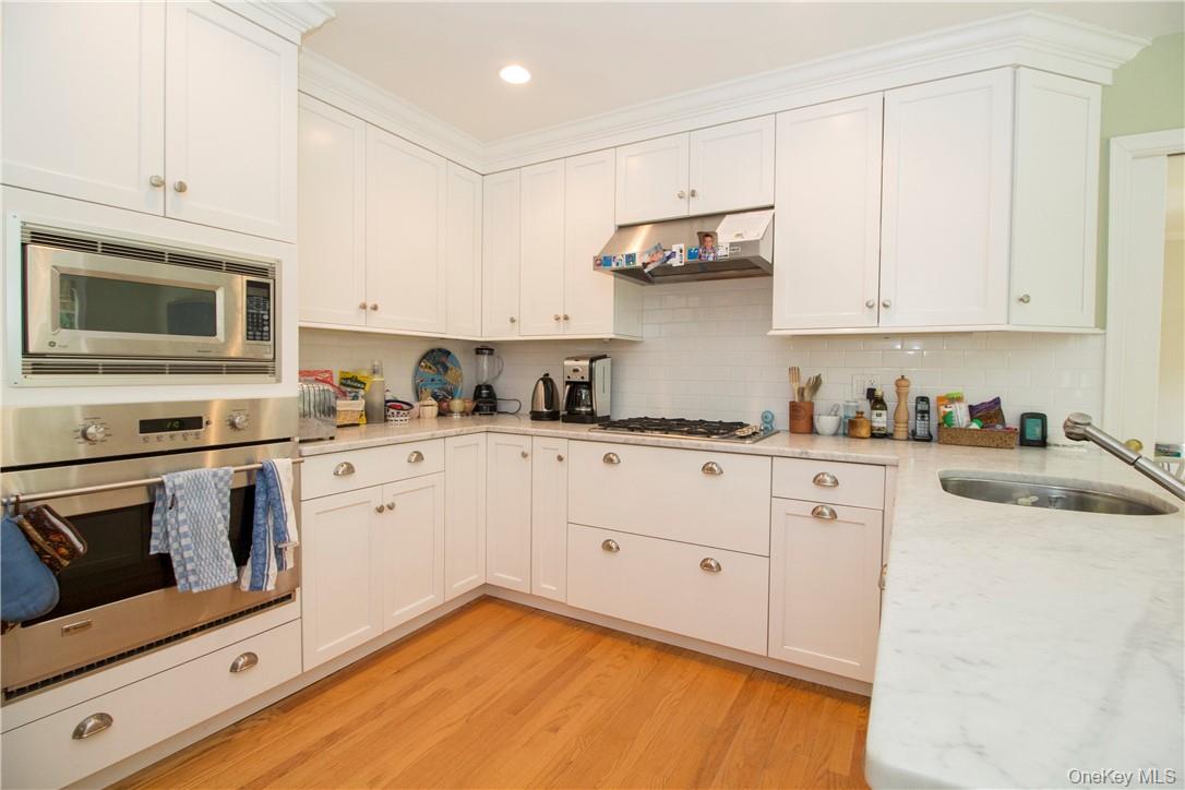 4 Dalphin Drive Rye, NY 10580 - Photo 7 of 24 Updated kitchen