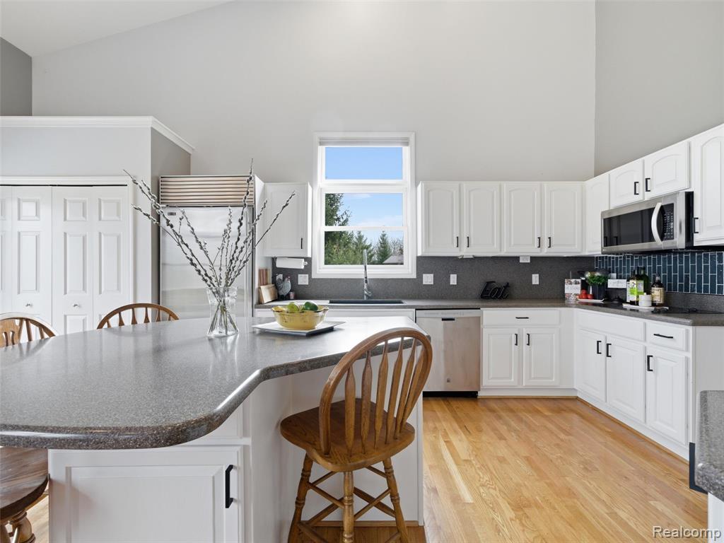 1160 Indianpipe Road Lake Orion, MI 48360 - Photo 7 of 55 Gallery Image 7