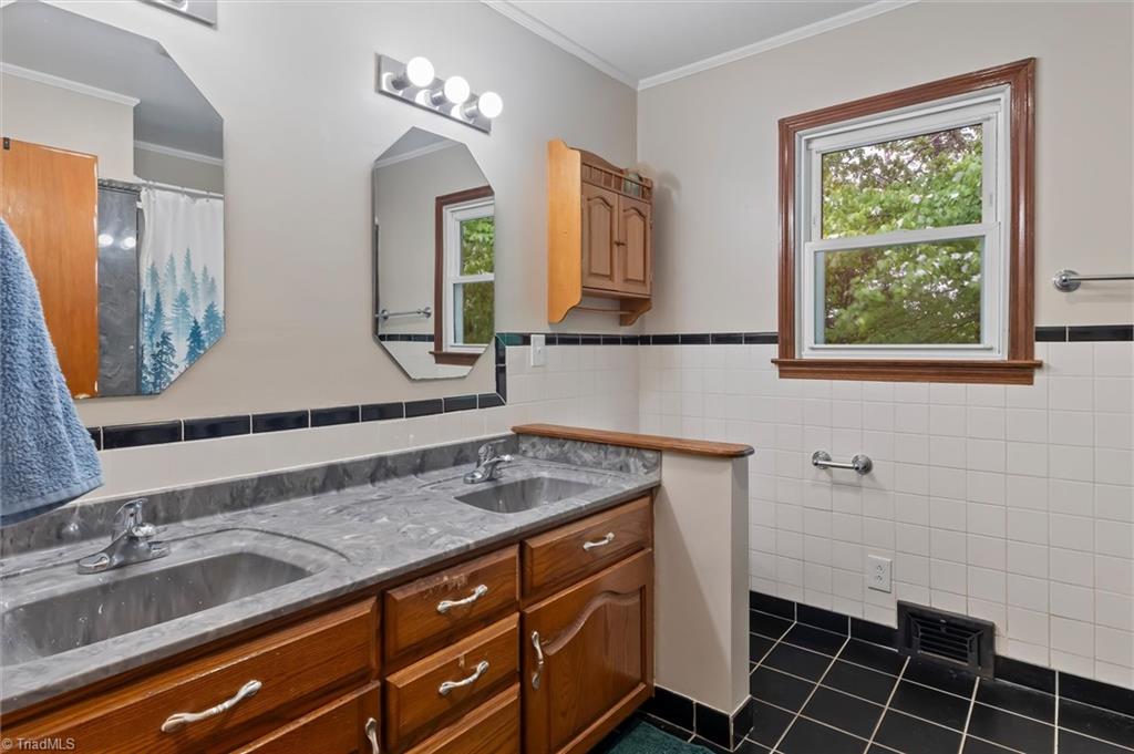 388 Eldora Road Ararat, NC 27007 - Photo 14 of 31 Gallery Image 14