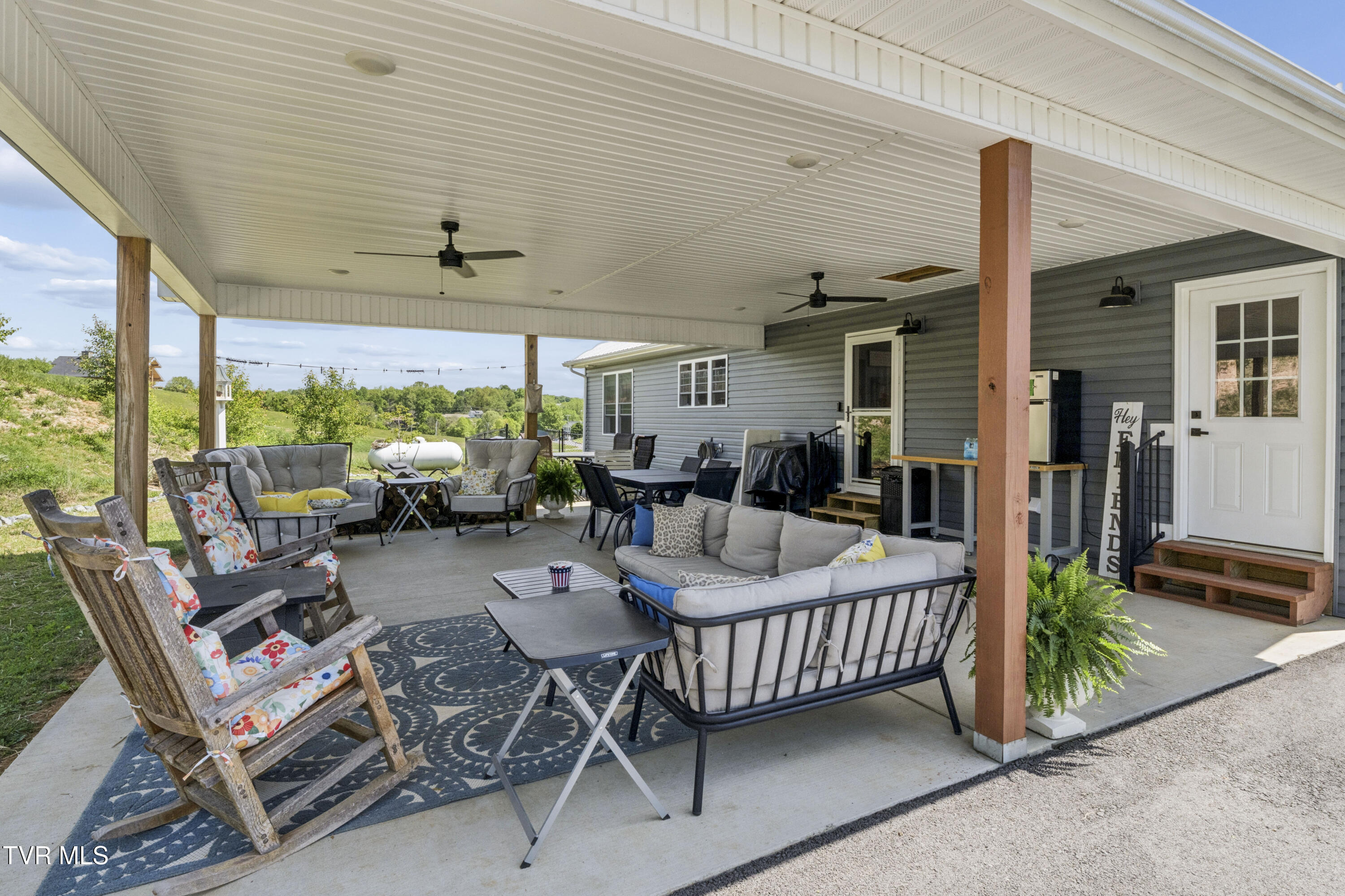 143 Stage Road Jonesborough, TN 37659 - Photo 3 of 48 Carport- Party in the back