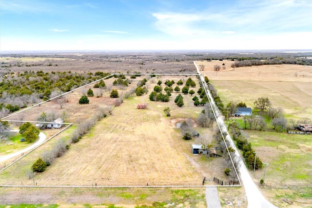 163 Hcr 3326 Road Hubbard, TX 76648 - Photo 2 of 20 a view of a city