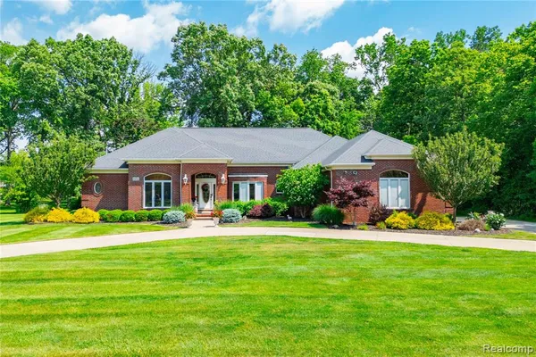 $832,500 | 8454 Grays Drive, Grosse Ile, MI 48138