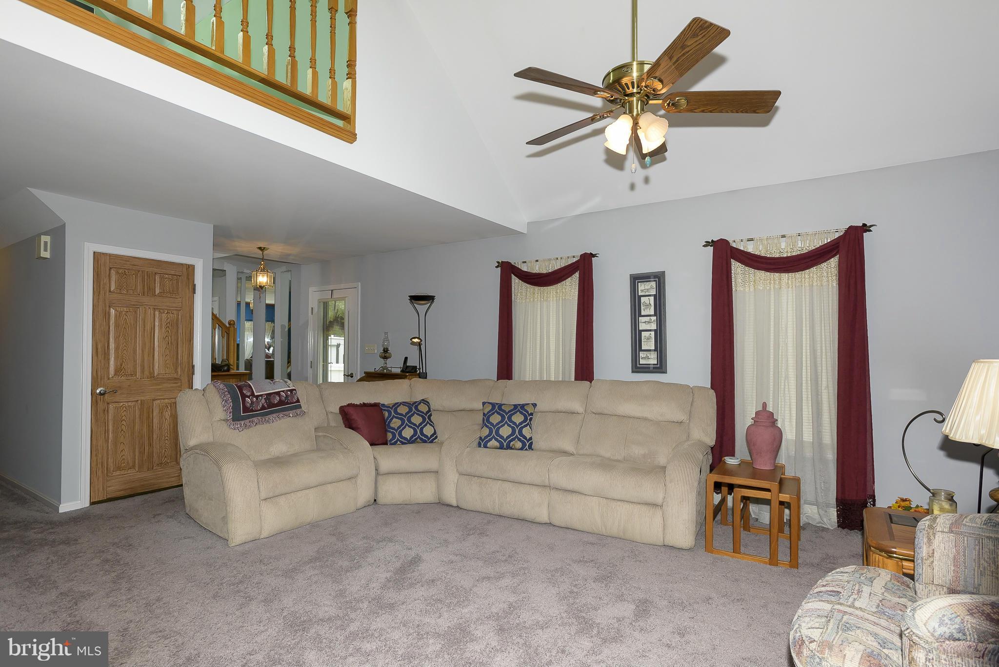 3917 Rhode Harbor Road Edgewater, MD 21037 - Photo 3 of 28 Living Room