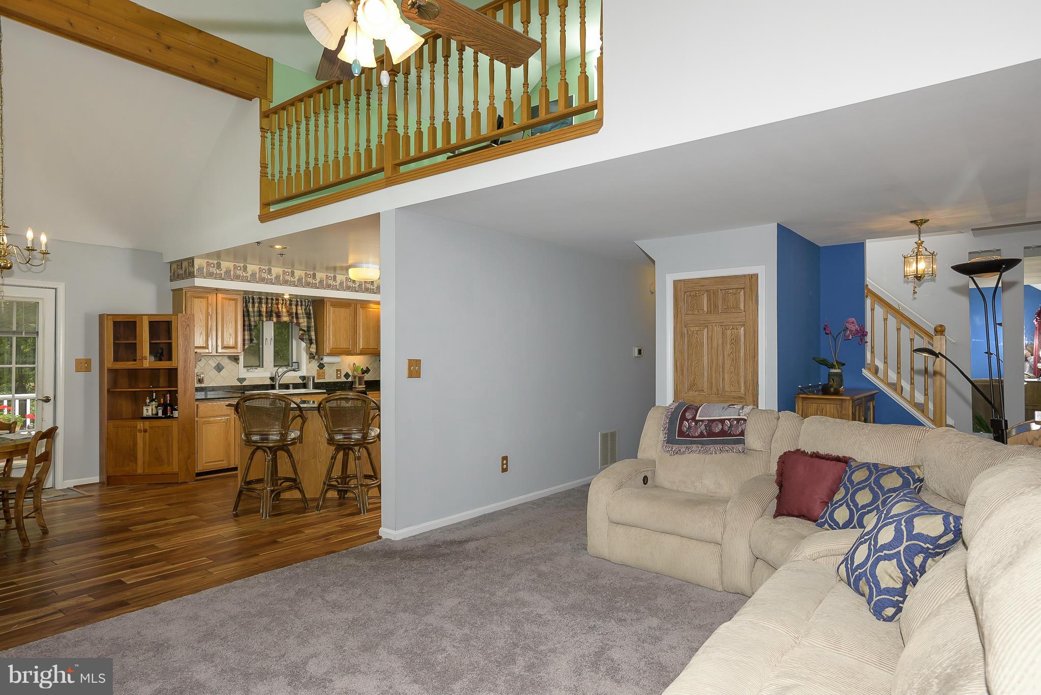 3917 Rhode Harbor Road Edgewater, MD 21037 - Photo 4 of 28 Living Room