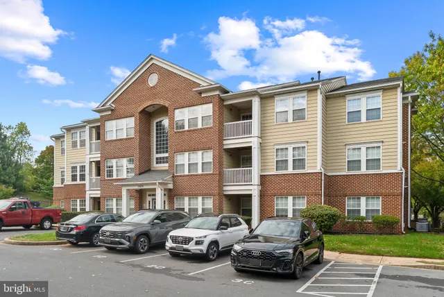 $285,000 | 2406 Dominion Drive, Unit 1B, Frederick, MD 21702