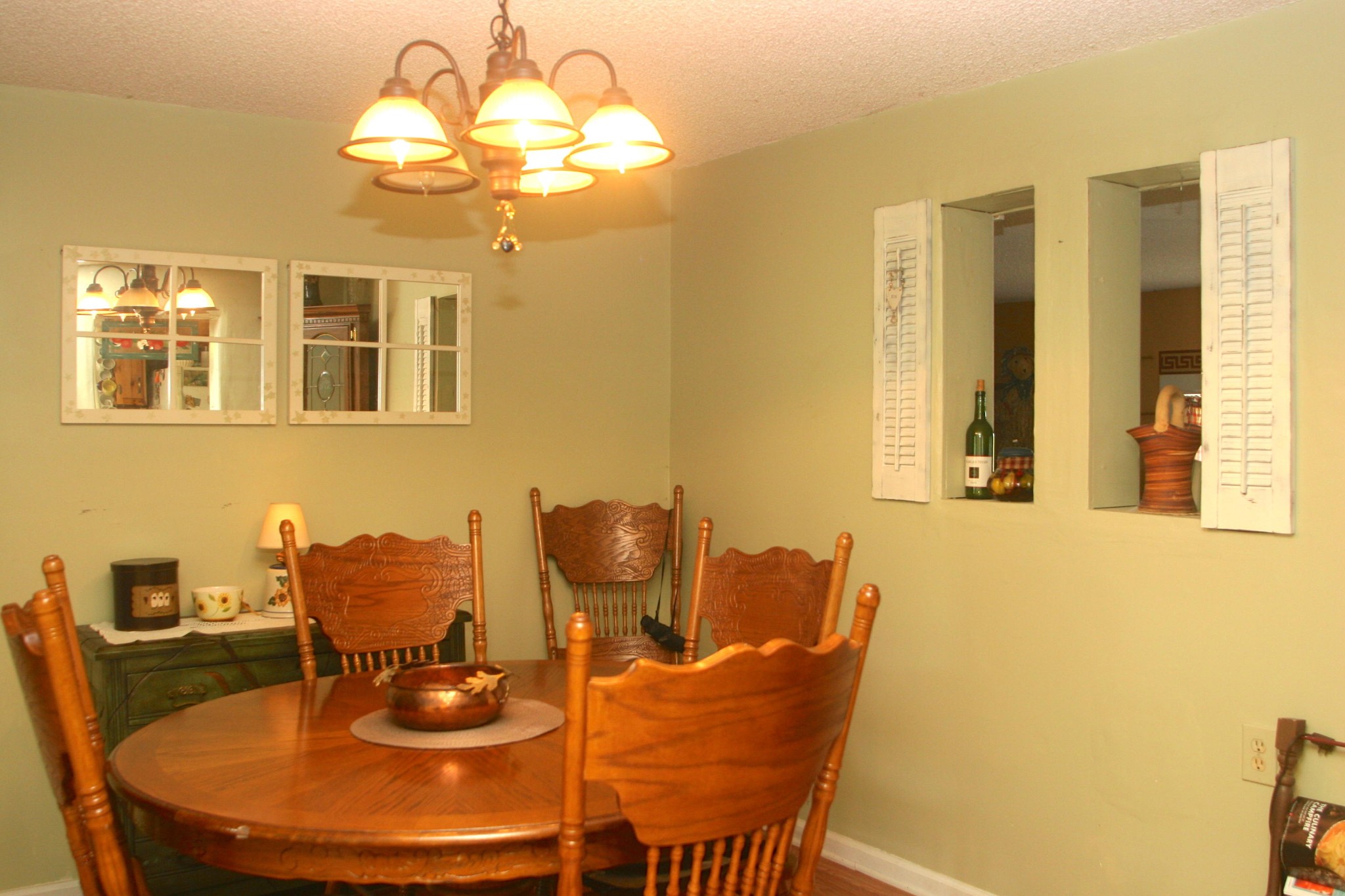 1953 Roslin Road Jamestown, TN 38556 - Photo 11 of 19 a dining room with furniture and chandelier