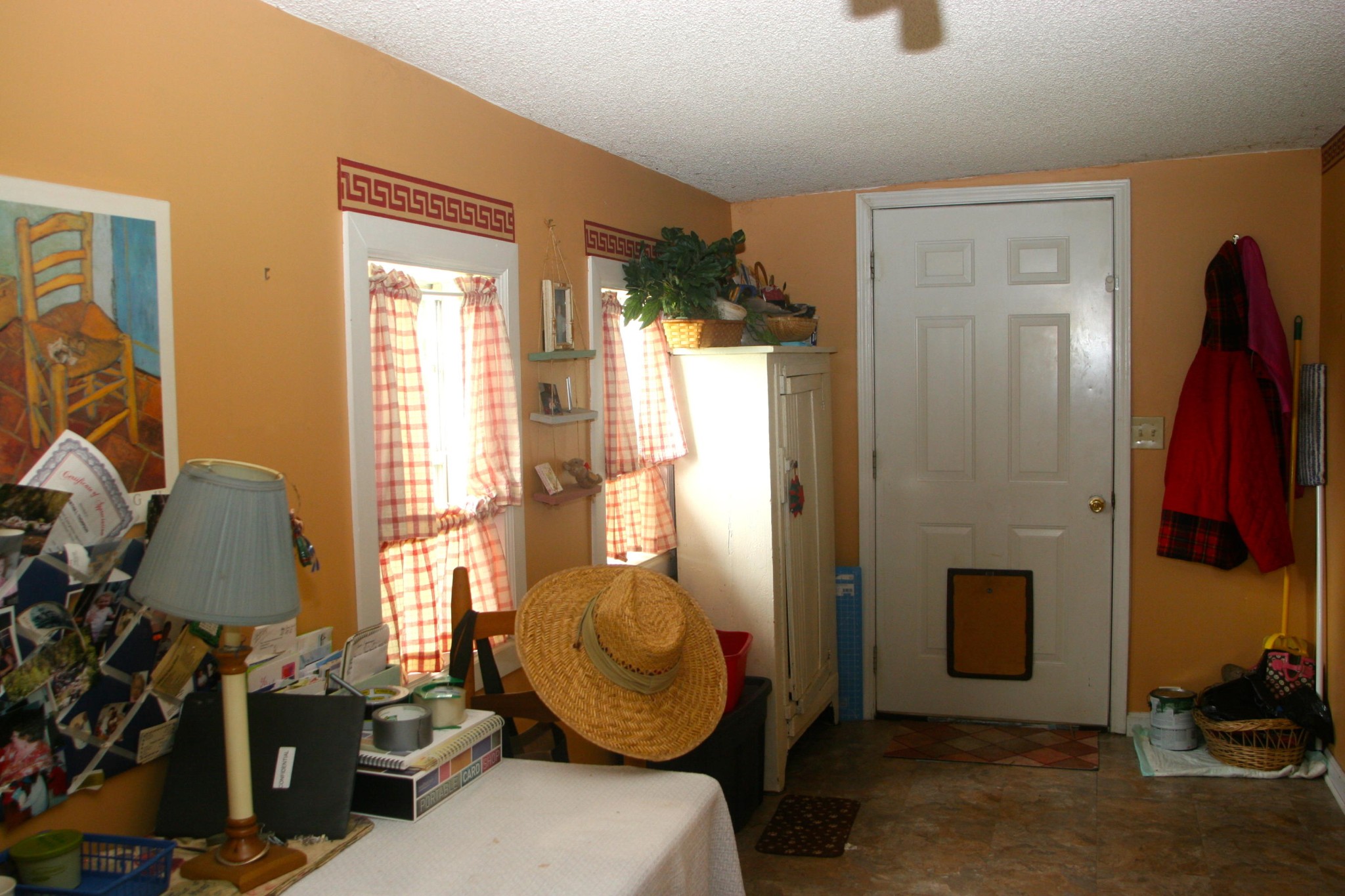 1953 Roslin Road Jamestown, TN 38556 - Photo 14 of 19 a living room with furniture and a window