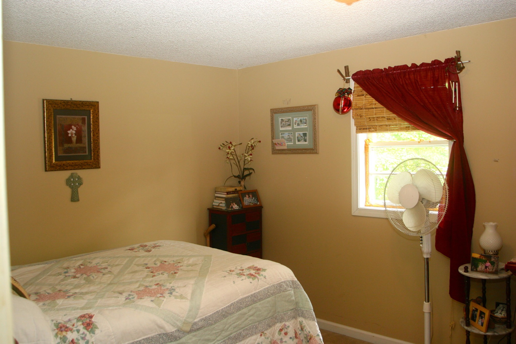 1953 Roslin Road Jamestown, TN 38556 - Photo 15 of 19 a bedroom with a bed and a window