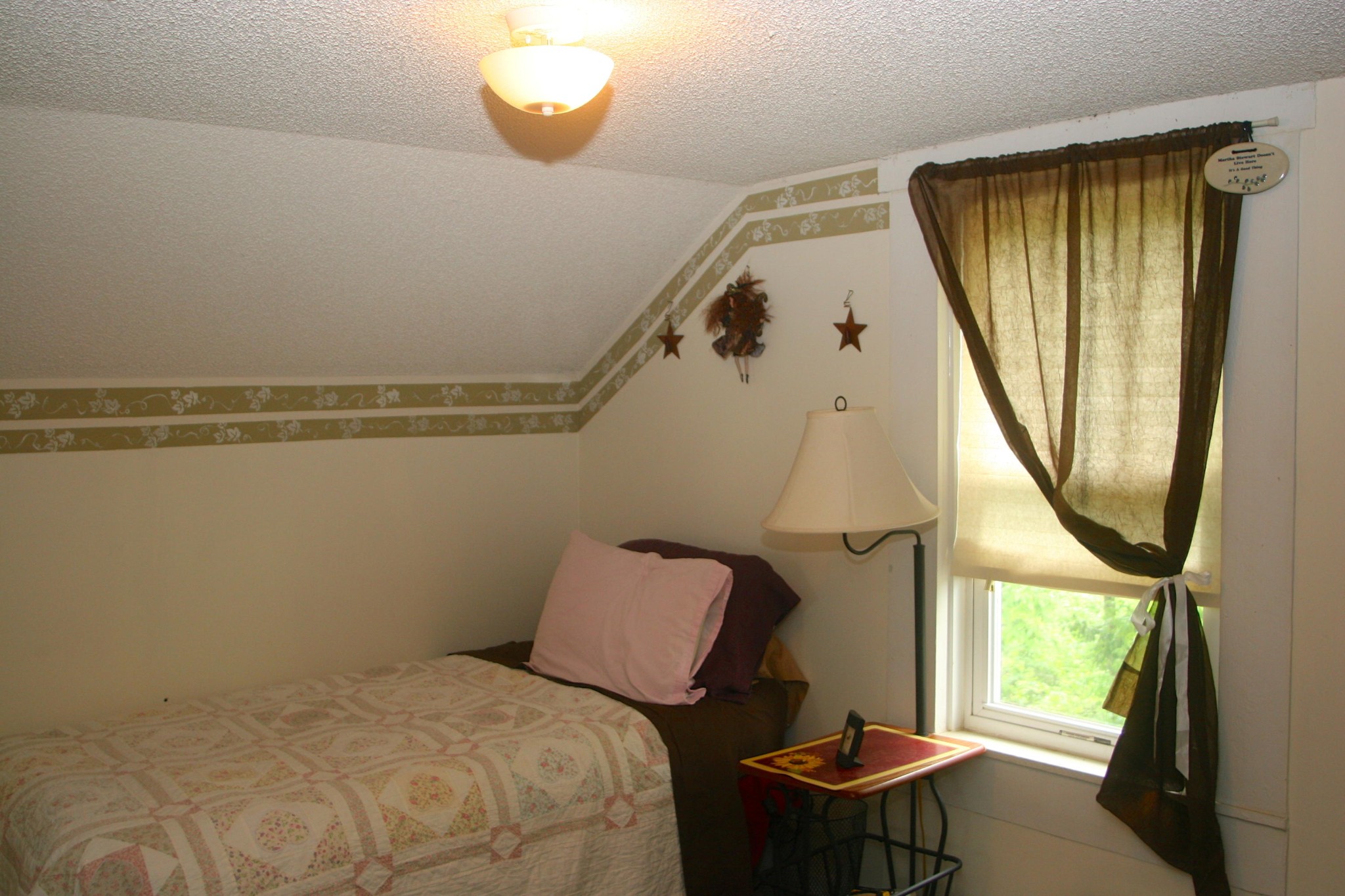 1953 Roslin Road Jamestown, TN 38556 - Photo 16 of 19 a bedroom with a bed and a window