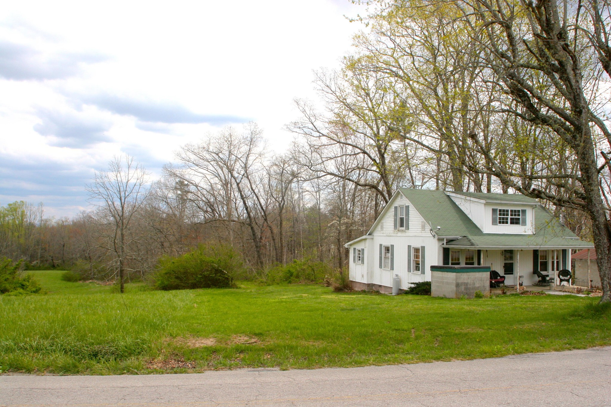 1953 Roslin Road Jamestown, TN 38556 - Photo 5 of 19 a view of house with garden and trees