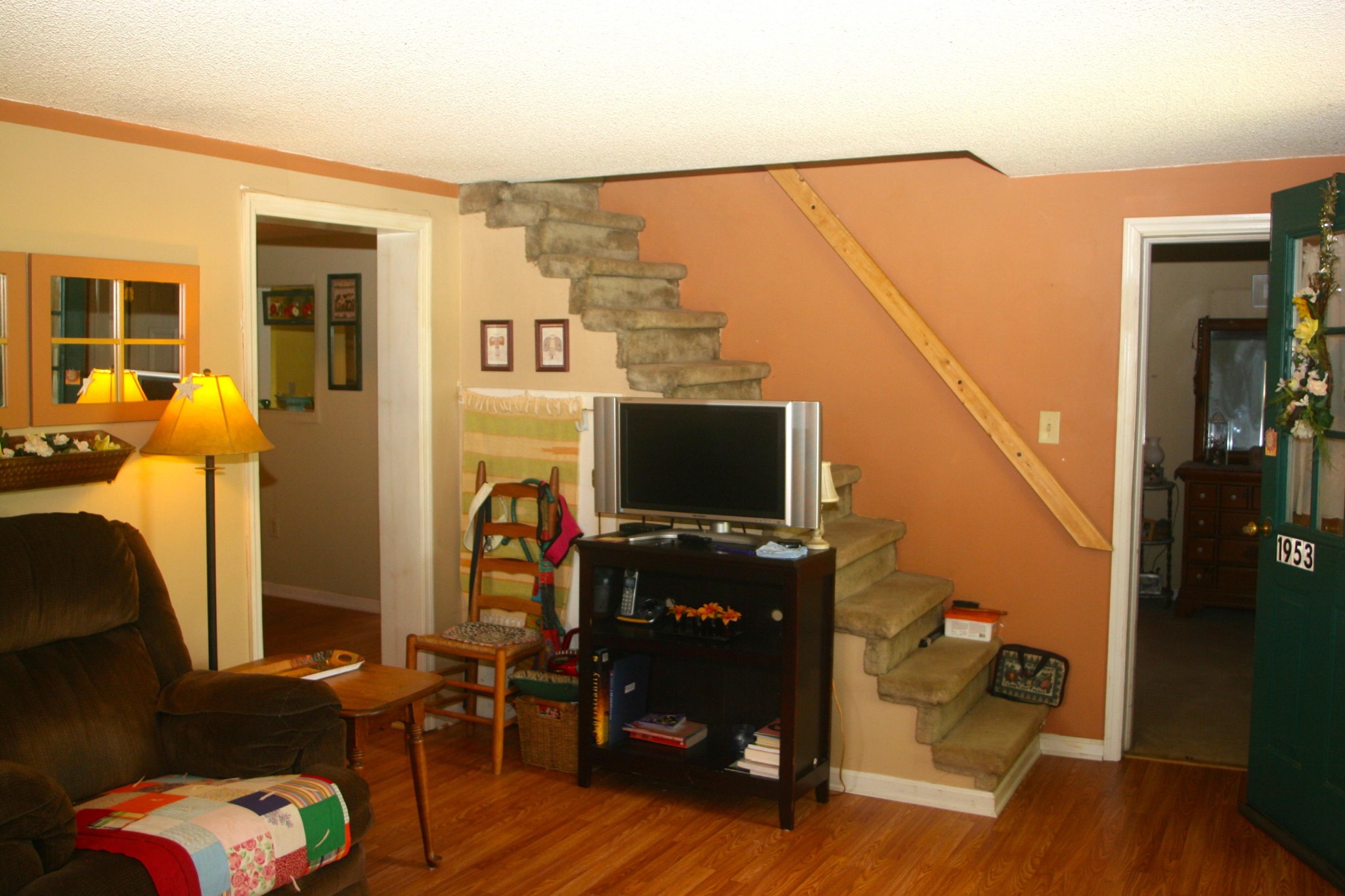 1953 Roslin Road Jamestown, TN 38556 - Photo 9 of 19 a living room with furniture and a flat screen tv