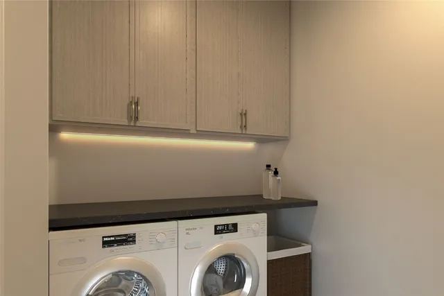 a close up view of washer and dryer