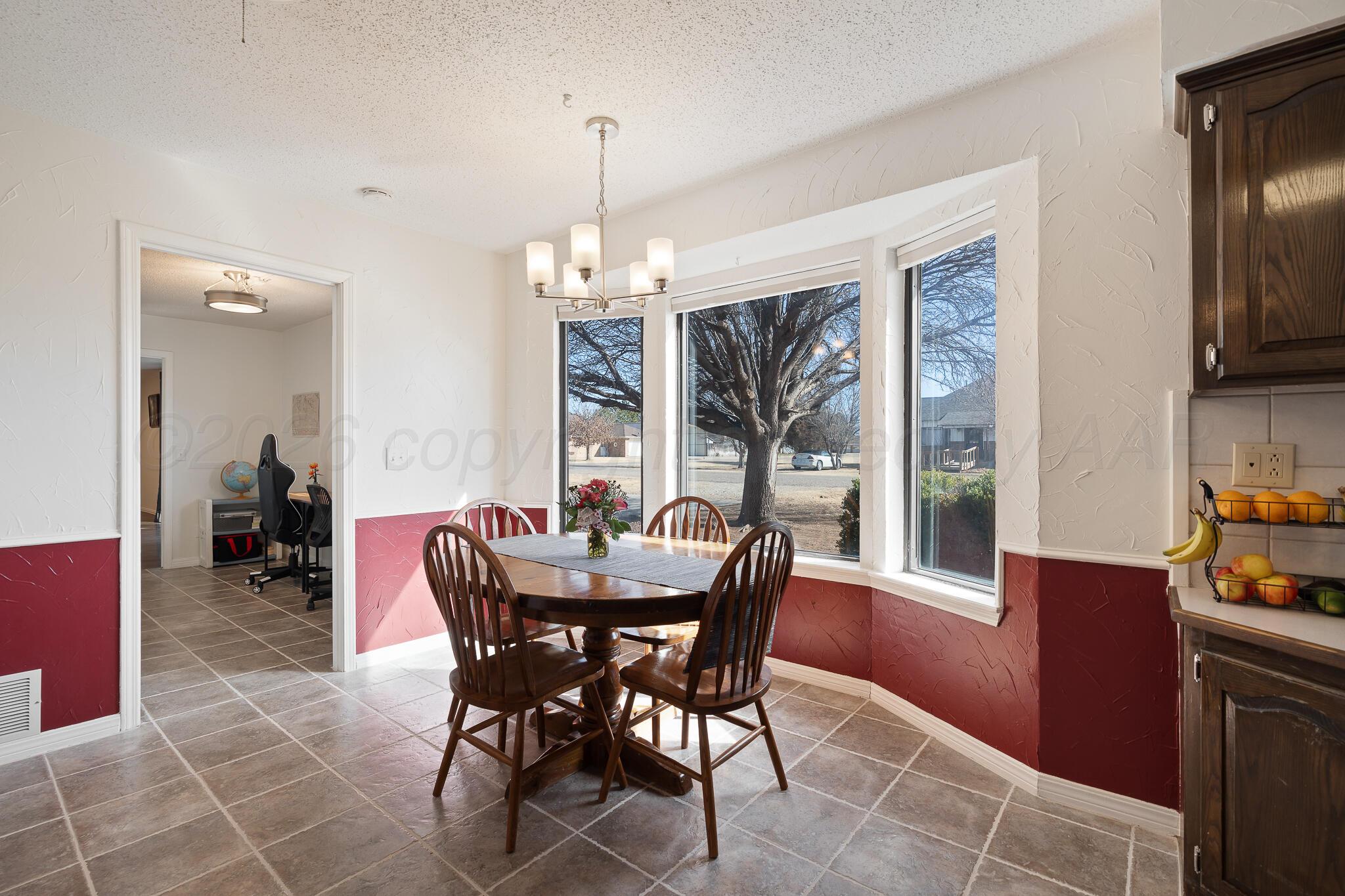 200 Hermosa Street Claude, TX 79019 - Photo 11 of 30 Dining Area