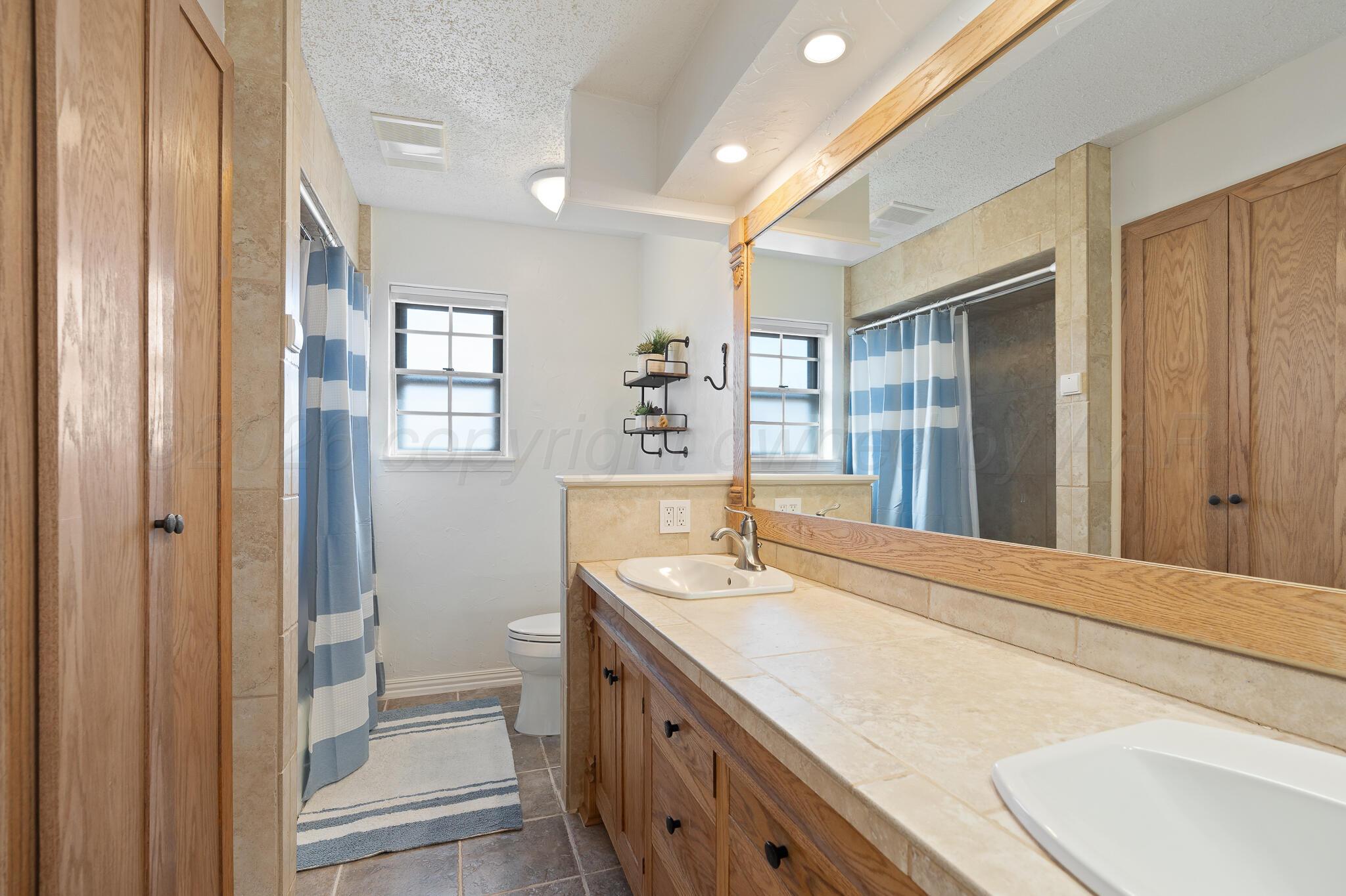 200 Hermosa Street Claude, TX 79019 - Photo 22 of 30 Bathroom 2 view 2