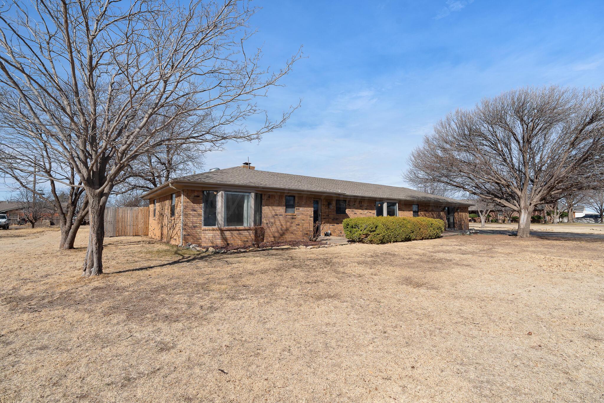 200 Hermosa Street Claude, TX 79019 - Photo 3 of 30 Front of House view 3