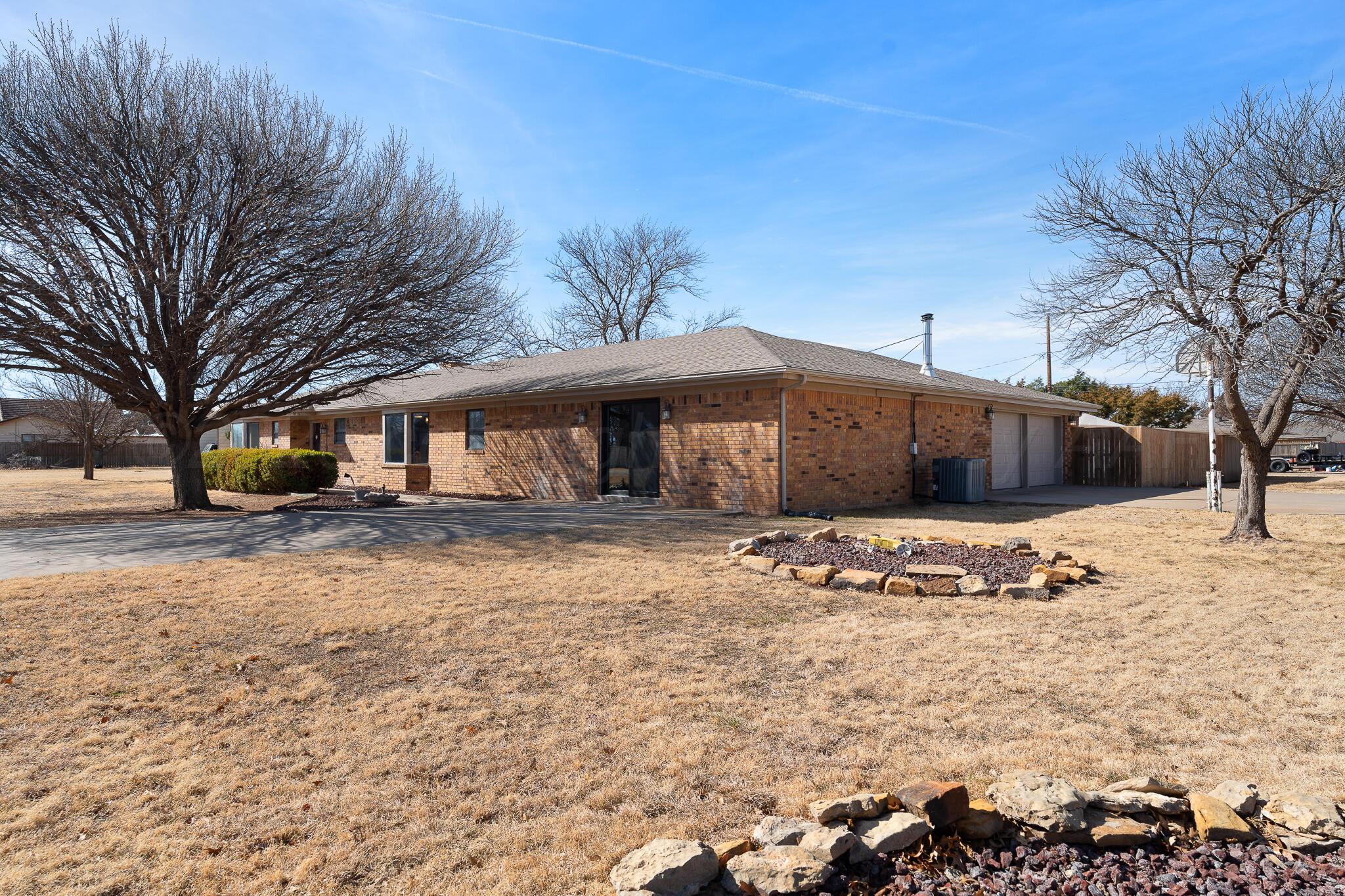 200 Hermosa Street Claude, TX 79019 - Photo 4 of 30 Side of House