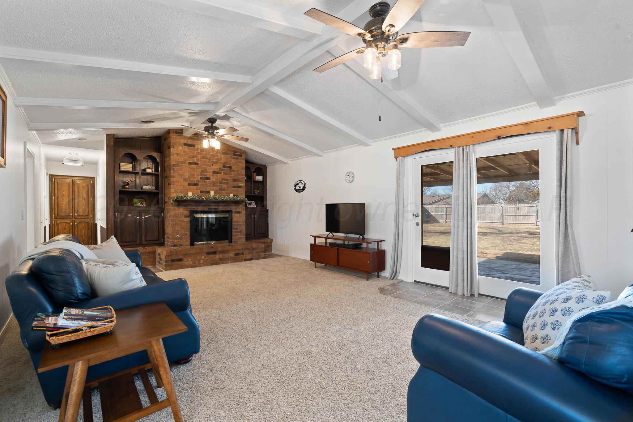 200 Hermosa Street Claude, TX 79019 - Photo 5 of 30 Living Area