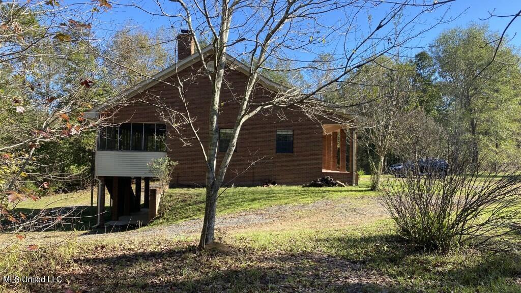 156 Rhodes Circle Brandon, MS 39042 - Photo 3 of 15 DRIVEWAY SIDE REAR