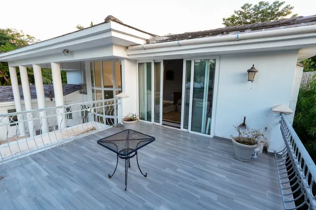 $1,395,000 | 26 La Ceiba Avenue